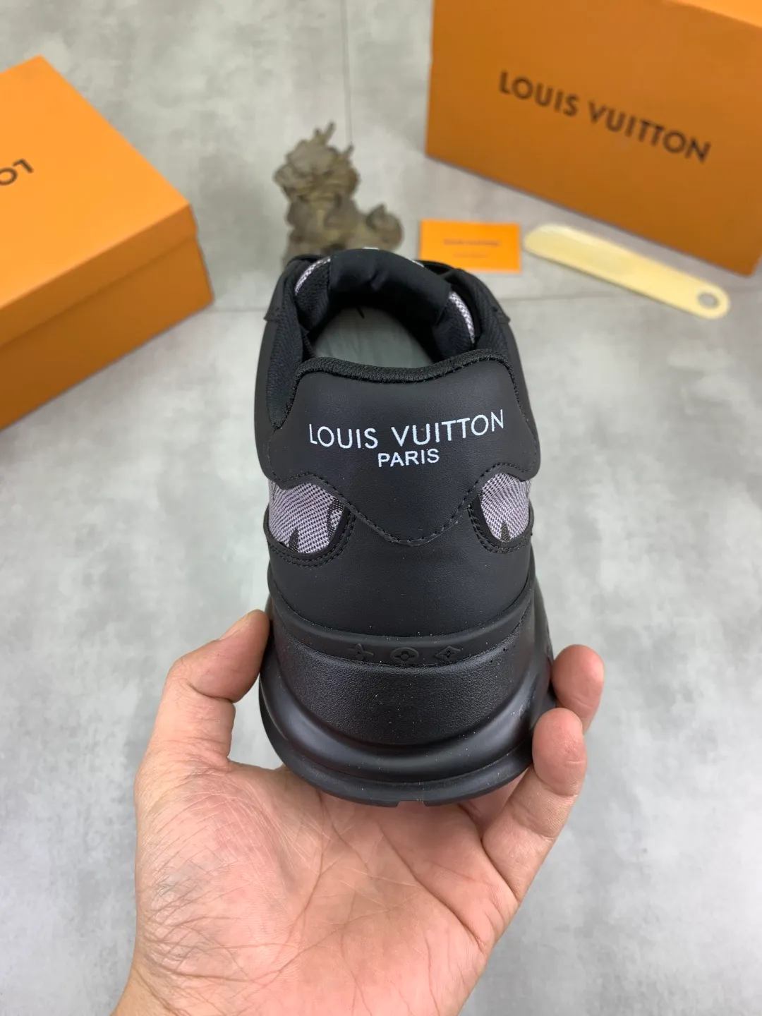 Men's men's shoes💰P440💰[New model]🆘[Louis Vuitton] LV official website latest model🎁casual and fashionable men's shoes👟hot style💥simple and elegant style, exclusive for trendy men. Unique official website latest brand elements👑original decoration, fashionable and generous, the fabric is made of original calfskin➕comfortable and breathable mesh lining➕pig skin lining ✅The official website specifies wear-resistant casual outsole, the classic model is taken in real life🎬Color: 2️⃣colors available😍Number of codes: 38-44 (45 46 customized)